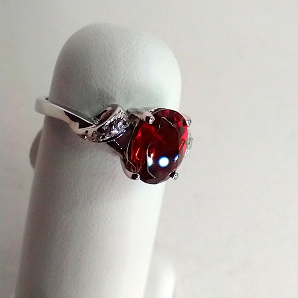 Genuine Garnet and Sterling Silver ring - Picture 10 of 10